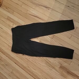 Super soft black leggings with pockets